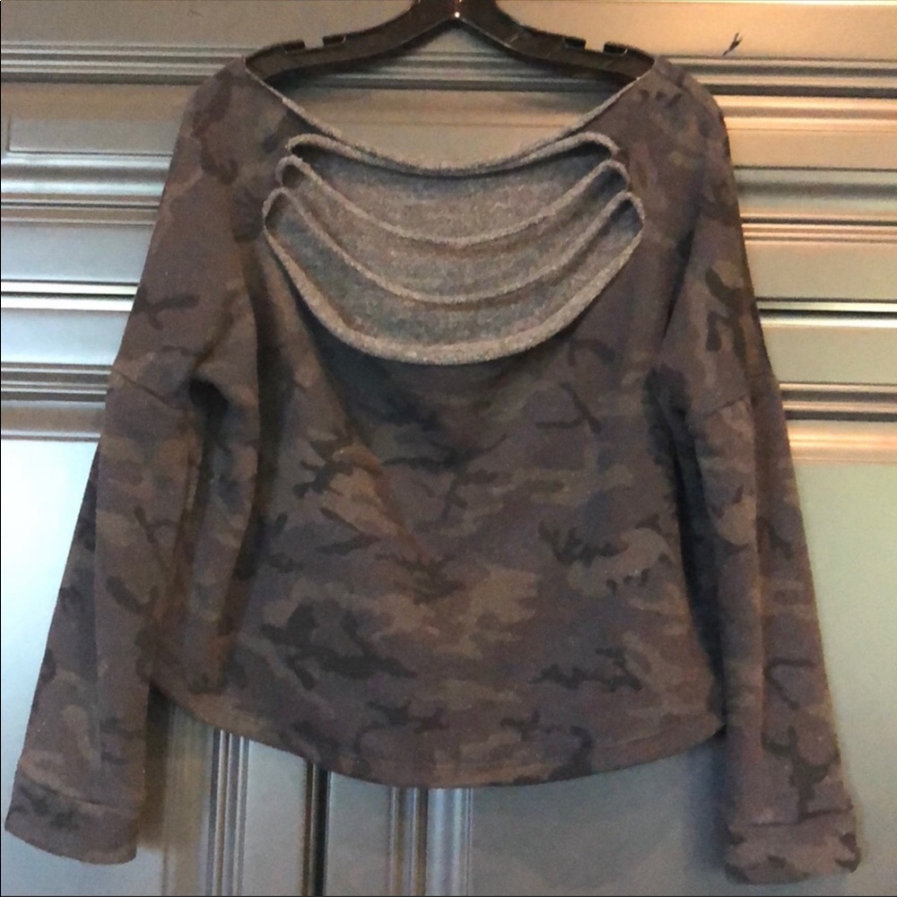 Camo cropped sweatshirt